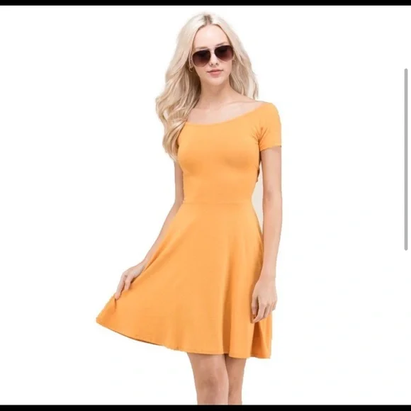 🎉LAST ONE🎉Cross back off shoulder dress - Picture 2 of 5